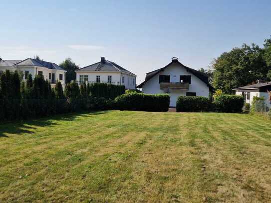 Attraktives Grundstück mit Wohnhaus u. Einliegerwoh., Nähe Hardtwald, in Bad Homburg