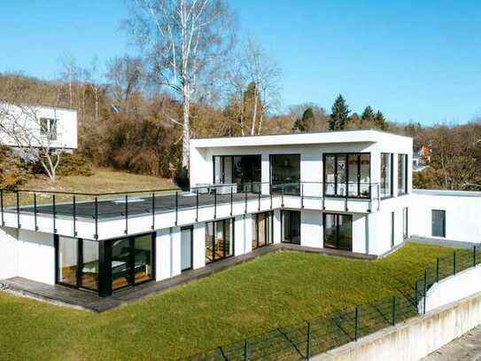 Bauhaus-Villa mit traumhaften Blick über Einbeck | A+ Energieausweis | 01522 8863302