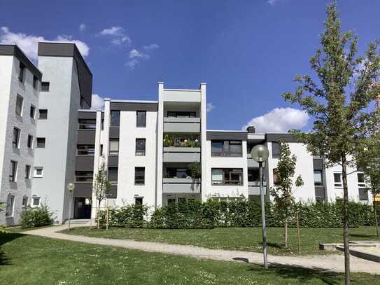 2+2 Zimmer, ruhige helle DG- Wohnung mit Eßdiele, 2 Bäder und S/O Balkon
