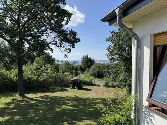 Geräumiges Einfamilienhaus mit unverbauten Weitblick und traumhaften Garten in Niedenstein