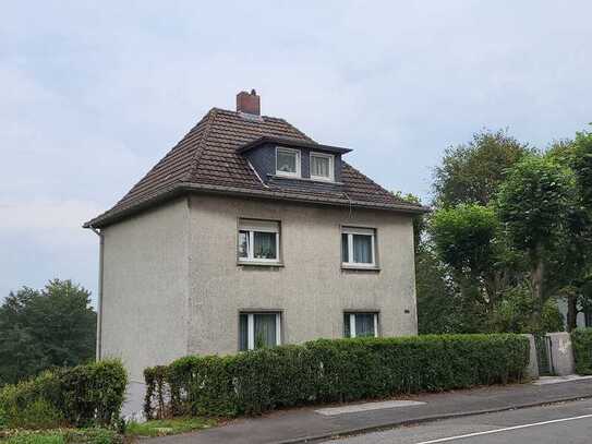 Freistehendes Ein- / Zweifamilienhaus mit Aussicht - von privat