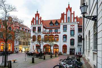 Gastronomiefläche für Cafe, Bistro o.ä. im markantesten Haus am Wismarer Marktplatz.