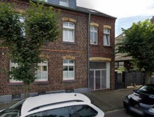 Helle 105 m² Altbauwohnung mit Dachterrasse in zentraler Lage von Köln-Dellbrück