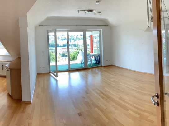 Helle 3-Zimmer-DG-Wohnung mit Balkon in Passau-Hacklberg