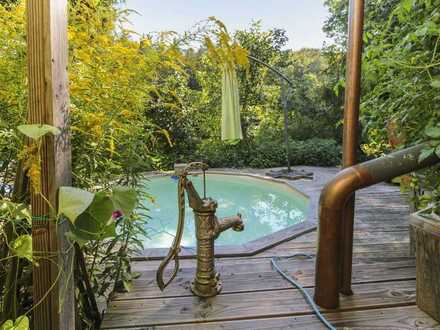 Einfamilienhaus mit Pool und idyllischem Garten in ruhiger Ortsrandlage