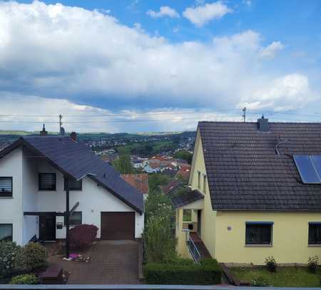 Schöne Etagenwohnung mit 2 Balkonen und tollem Fernblick(Whg.9)