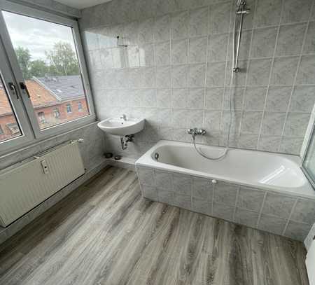 Schöne Dachgeschoss-Maisonette-Wohnung **neu saniert**