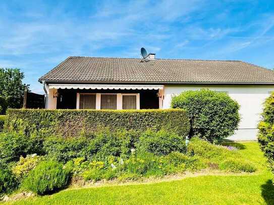 Freistehendes Einfamilienhaus mit großem Garten