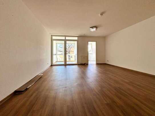 Laubegast. Bezugsfreie 2-Zimmer-Wohnung mit Wintergarten und Tiefgarage.