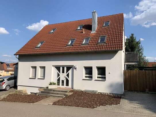 Modernisierte 5-Zimmer-Maisonette-Wohnung mit Balkon und EBK in Kirchardt