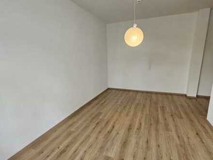 schönes 20m² WG Zimmer mit hoher Decke in renovierter Wohnung