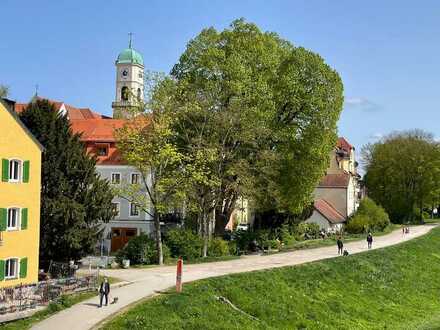 Stadtamhof - Kleines denkmalgeschütztes MFH - teilweise frei