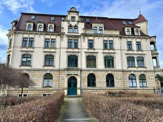 Kapitalanlage - Schöne 2-Raum Wohnung im stilvollen Altbau