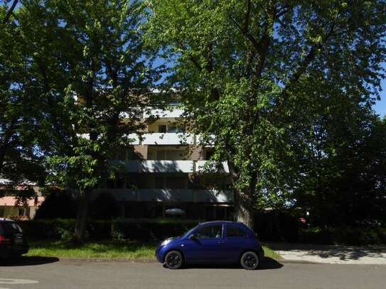 Stilvolle, gepflegte 1-Zimmer-Wohnung mit Balkon und EBK in Ludwigsburg