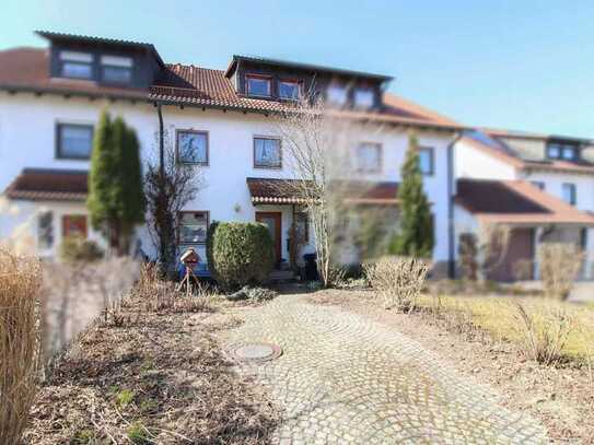 Sofort wohlfühlen: Reihenmittelhaus mit 6 Zimmern, Garten, Garage und Freistellplatz in Laupheim