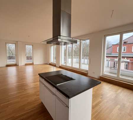 Stilvolle 3-Raum-Penthouse-Wohnung mit offener Küche und großer Dachterrasse!