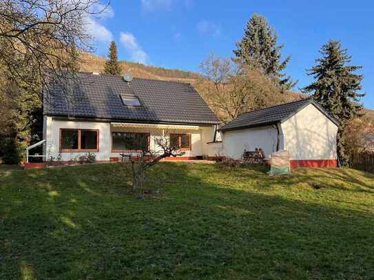 Schönes, freistehendes Einfamilienhaus mit großem Garten