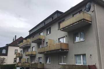 4 Zimmer Wohnung im 2.OG ca. 109 m² 2 Balkone (vermietet)