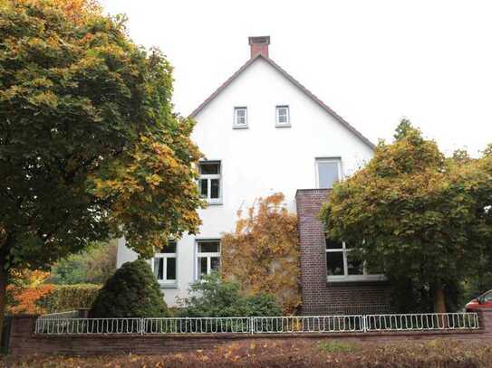 Modernisierte 4-Zimmer-Wohnung mit Balkon und Gartenanteil inkl. Gartenhaus in 32427, Minden