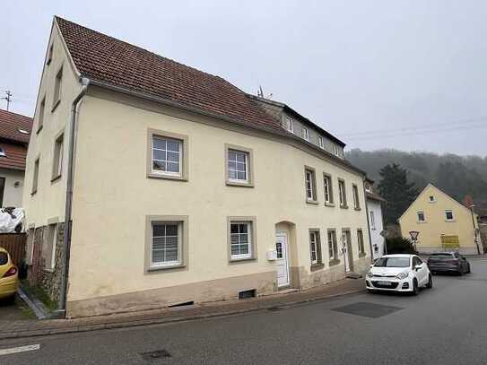 Teilrenoviertes Renditehaus in Hefersweiler