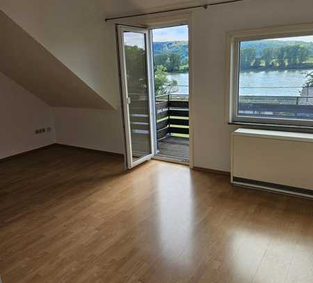 Schöne 2 Zimmerwohnung mit Balkon mit Blick auf den Rhein