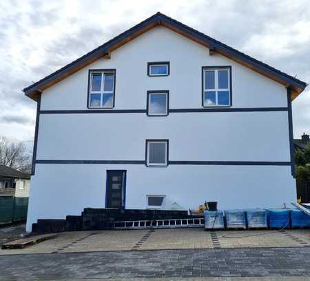Erstbezug mit Balkon: Stilvolle 2-Zimmer-Dachgeschosswohnung in Lindlar
