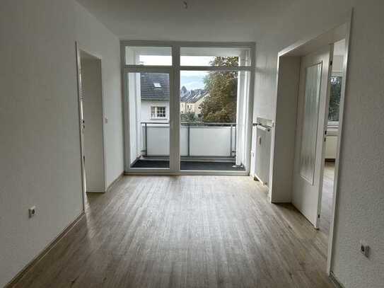 Renovierte 3-Zimmerwohnung mit Balkon (Süden) und 72 m² Wfl.