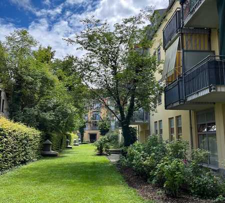 Wohnen im Herzen der Stadt! Lichtdurchflutete DG-Wohnung in zentraler Lage und 2 TG-Stellplätze!