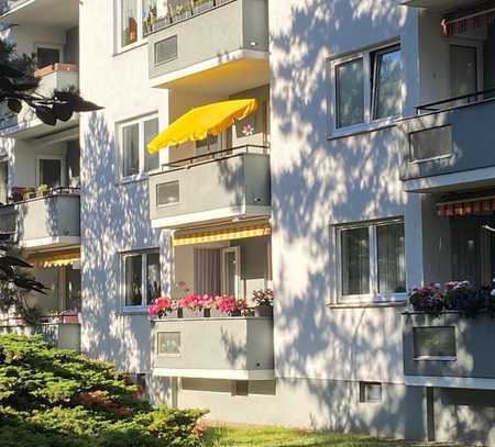 Stilvolle, gepflegte 3-Zimmer-Wohnung mit Balkon und EBK in Berlin Buckow (Neukölln)