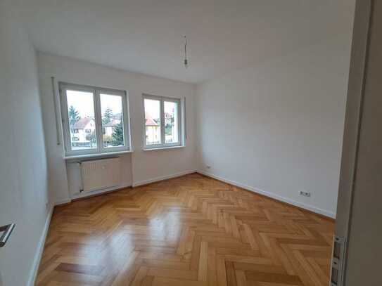 *** reserviert *** Attraktive und gepflegte 4-Zimmer-Wohnung mit EBK in Rastatt - Fotos folgen! -