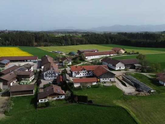 3-Zi.-Whg. in idyllischer Lage mit freiem Blick in die Weite, unweit der Schön Klinik Vogtareuth