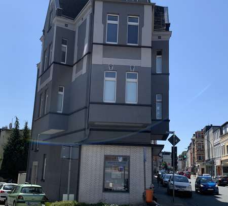 Schöne Dachgeschosswohnung im Altbau mit dreieinhalb Zimmern und Einbauküche in Bochum