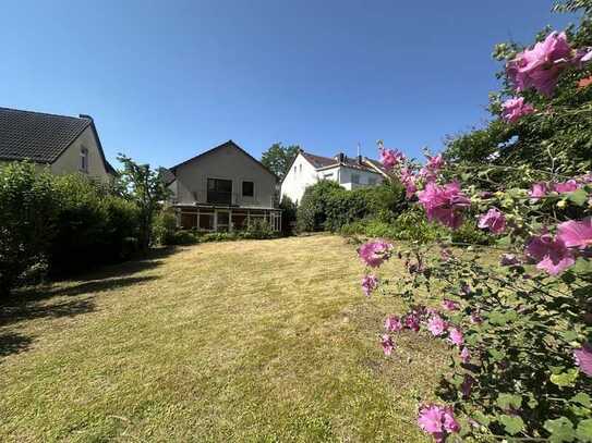 Einfamilienhaus mit attraktiver An-/ Ausbaureserve und großzügigem Sonnengarten in Schweinheim!