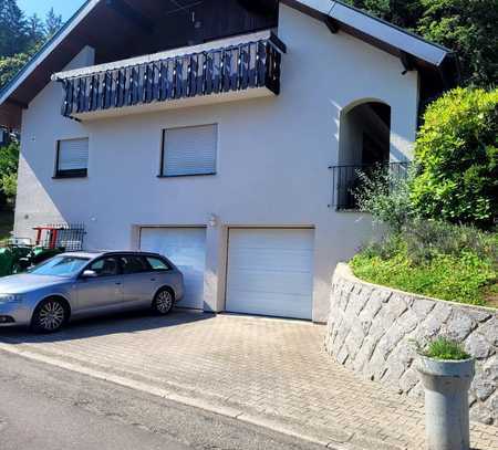 Freistehendes massiv erbautes Einfamilienhaus,ruhige Ortsrandlage,Bühlertal. Unverbaubare Aussicht.