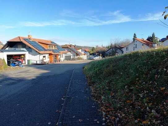 Exclusiv und Besonders- Höhenlage-Baugrundstück, ca. 570m² für DHH in Bruchsal-Helmsheim!