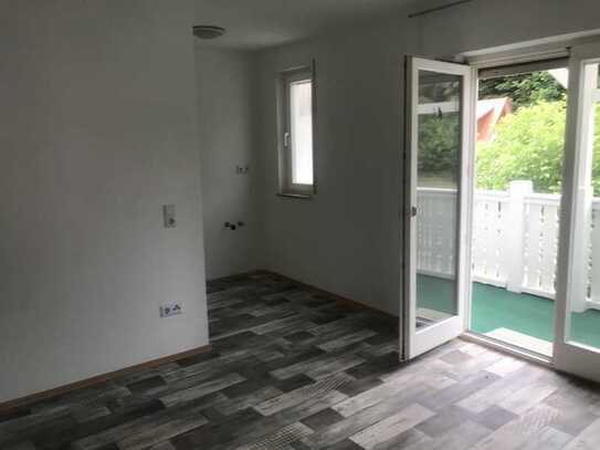 Schöne Wohnung mit 1 Schlafzimmer sowie Balkon und Einbauküche in Jossgrund