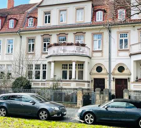 Sedanallee - Neurenovierter Altbau mit Parkett und Balkon