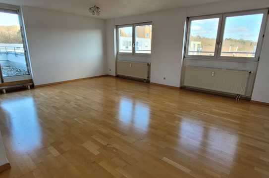 Helle 3,5 Zimmer Maisonette-Wohnung mit großer Terrasse in Waldrandlage