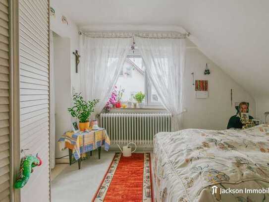 Attraktive 2-Zimmer-Dachgeschosswohnung mit Whirlpool-Wanne in begehrter Lage, W17