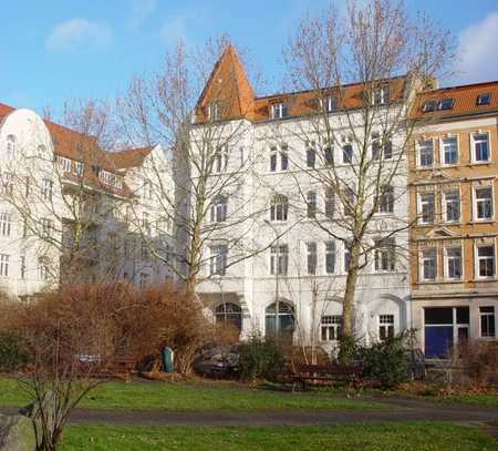**So schön wohnt Gohlis: 2RWE mit Kamin, Balkon, EBK - Altbaucharme**