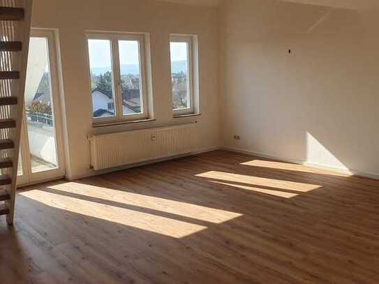 Schöne und Helle 2,5 -Zimmer-Maisonette - frisch renoviert