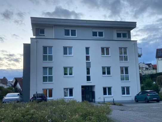 Exklusive helle 4-Zimmer-Wohnung mit Sonnen-Balkon und Einbauküche zentral in Assenheim