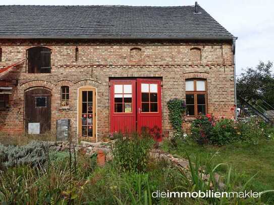 Liebevoll sanierter Bauernhof mit Backsteinscheune und großem Stallanbau