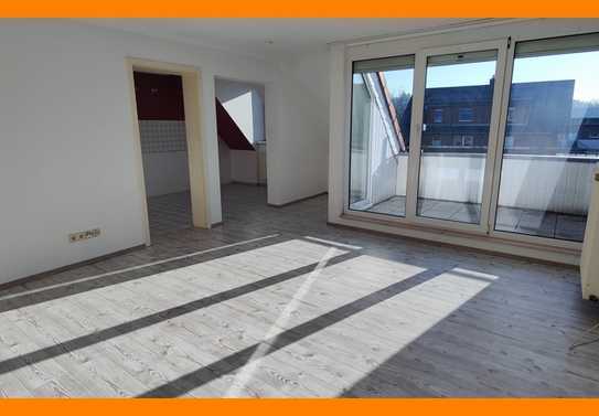 RESERVIERT: lichtdurchflutet! DG-Wohnung mit Loggia