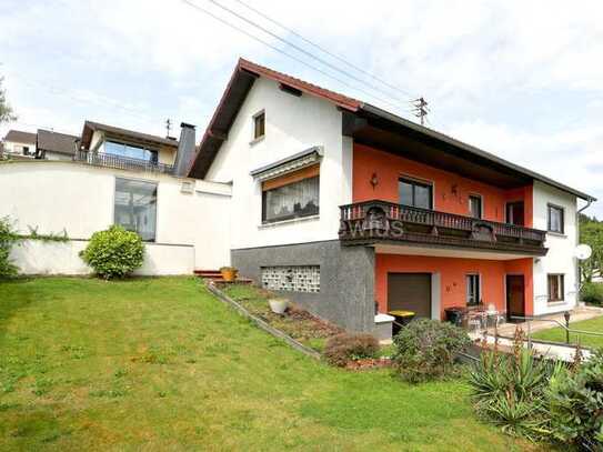 Freistehendes Einfamilienhaus mit Poolanbau, Sauna, Terrassen, Balkon, Garage + Garten