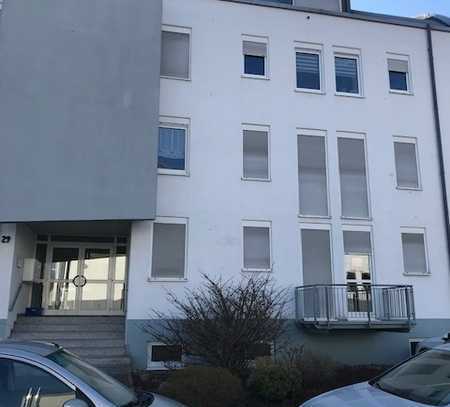 Freundliche 2-Zimmer-Wohnung 55 m²mit Küche und Bad sowie mit Balkon, Tiefgaragenplatz in Homburg