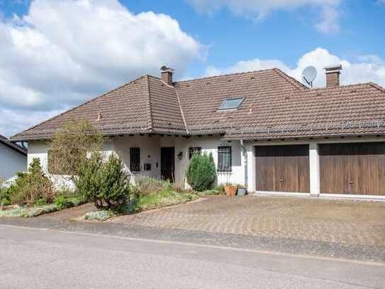 Bungalow mit großer Einliegerwohnung und Fernsicht in ruhiger Wohnlage von Marmagen