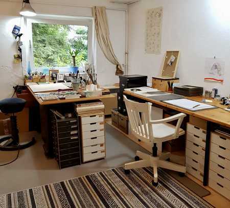 Ruhiges Büro / Atelier / Studio im Hinterhaus (Eckenheim)