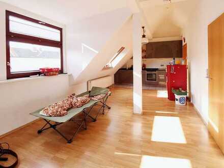 Charmante 2-Zimmer-Dachgeschosswohnung in beliebter Lage