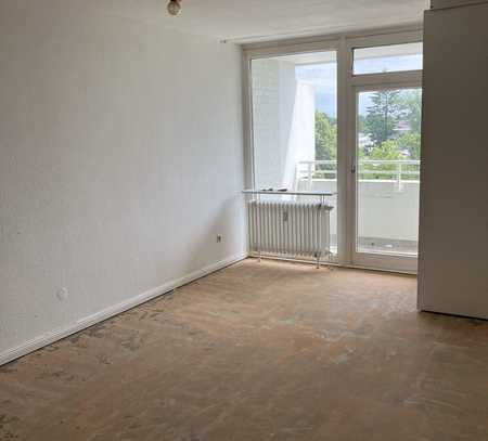 ohne Makler: helle 2 Zimmer-Eigentumswohnung mit Balkon mit großem Potential